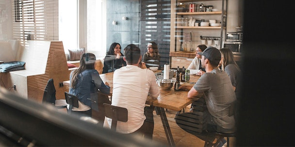 App marketers sit round a table talking about deep links